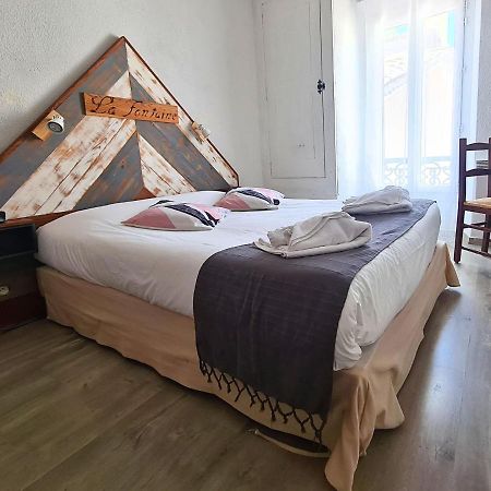 Hotel La Fontaine Saint-Martin-de-Brômes Esterno foto