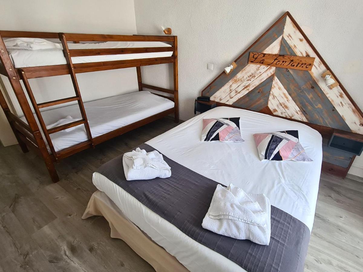 Hotel La Fontaine Saint-Martin-de-Brômes Esterno foto