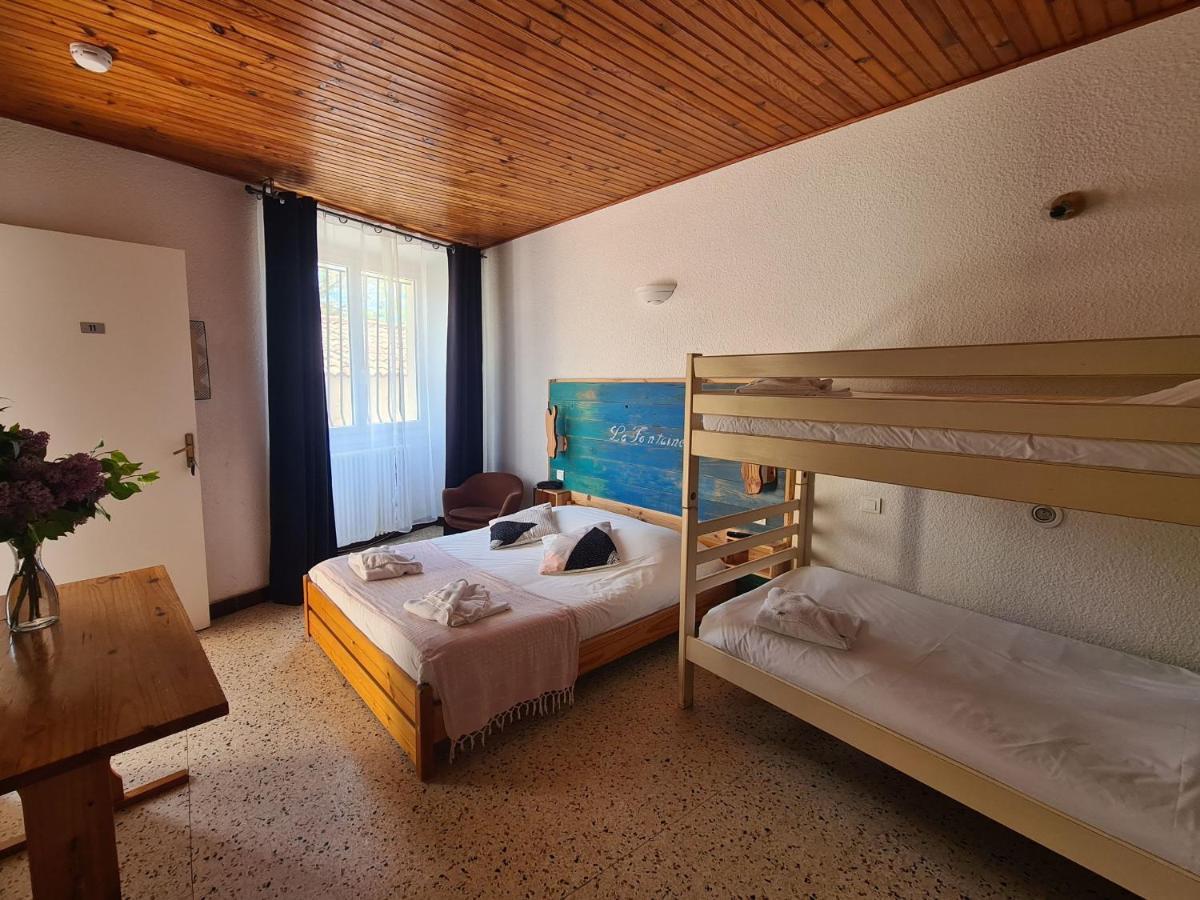 Hotel La Fontaine Saint-Martin-de-Brômes Esterno foto