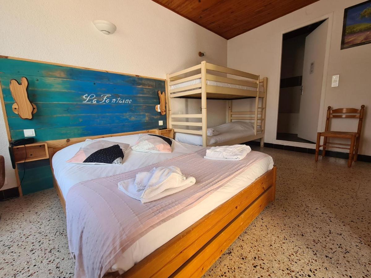 Hotel La Fontaine Saint-Martin-de-Brômes Esterno foto