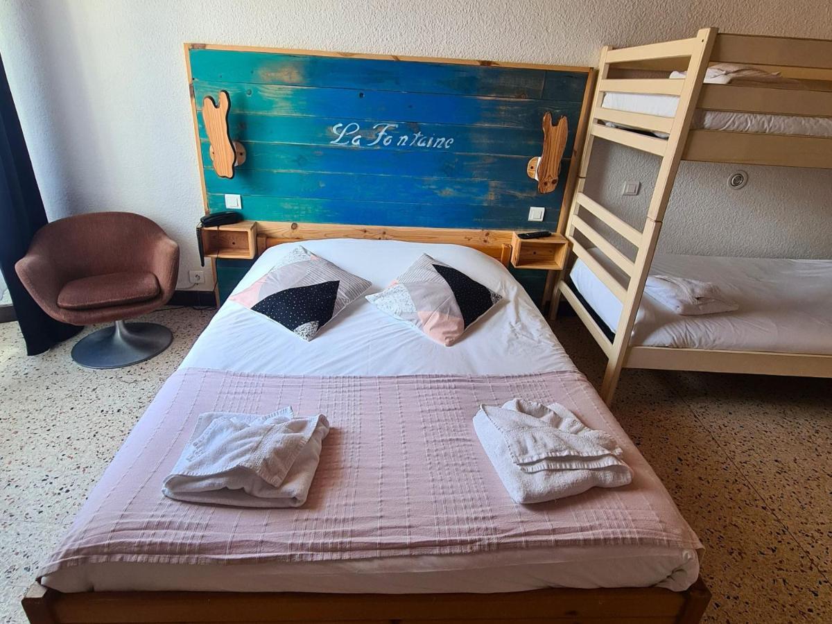 Hotel La Fontaine Saint-Martin-de-Brômes Esterno foto