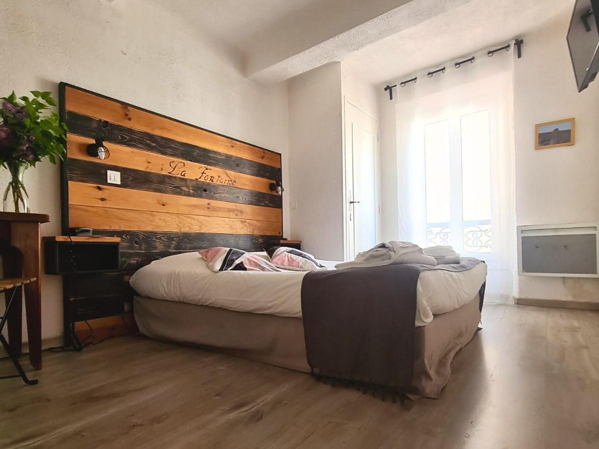 Hotel La Fontaine Saint-Martin-de-Brômes Esterno foto