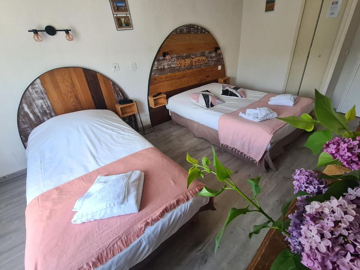 Hotel La Fontaine Saint-Martin-de-Brômes Esterno foto