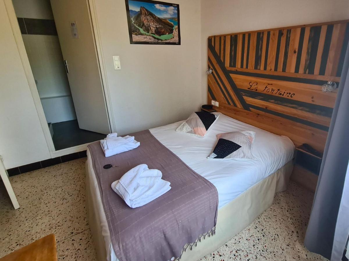 Hotel La Fontaine Saint-Martin-de-Brômes Esterno foto