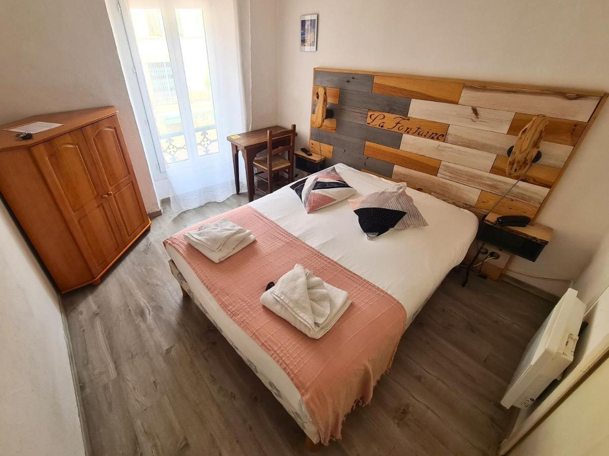 Hotel La Fontaine Saint-Martin-de-Brômes Esterno foto