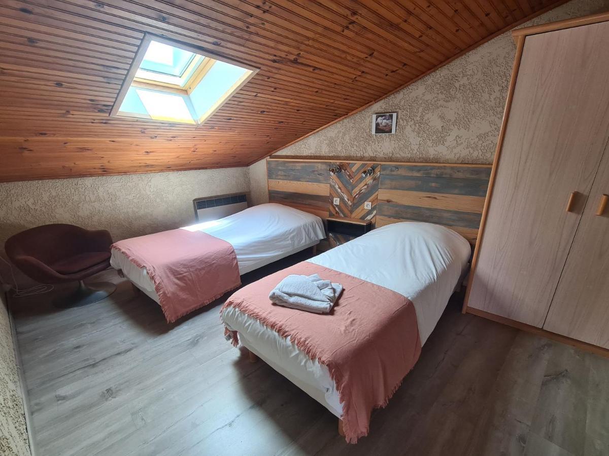 Hotel La Fontaine Saint-Martin-de-Brômes Esterno foto