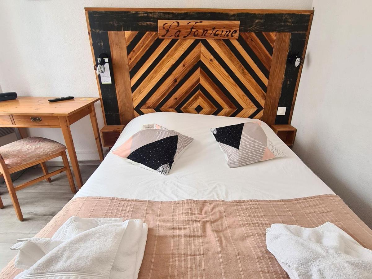 Hotel La Fontaine Saint-Martin-de-Brômes Esterno foto