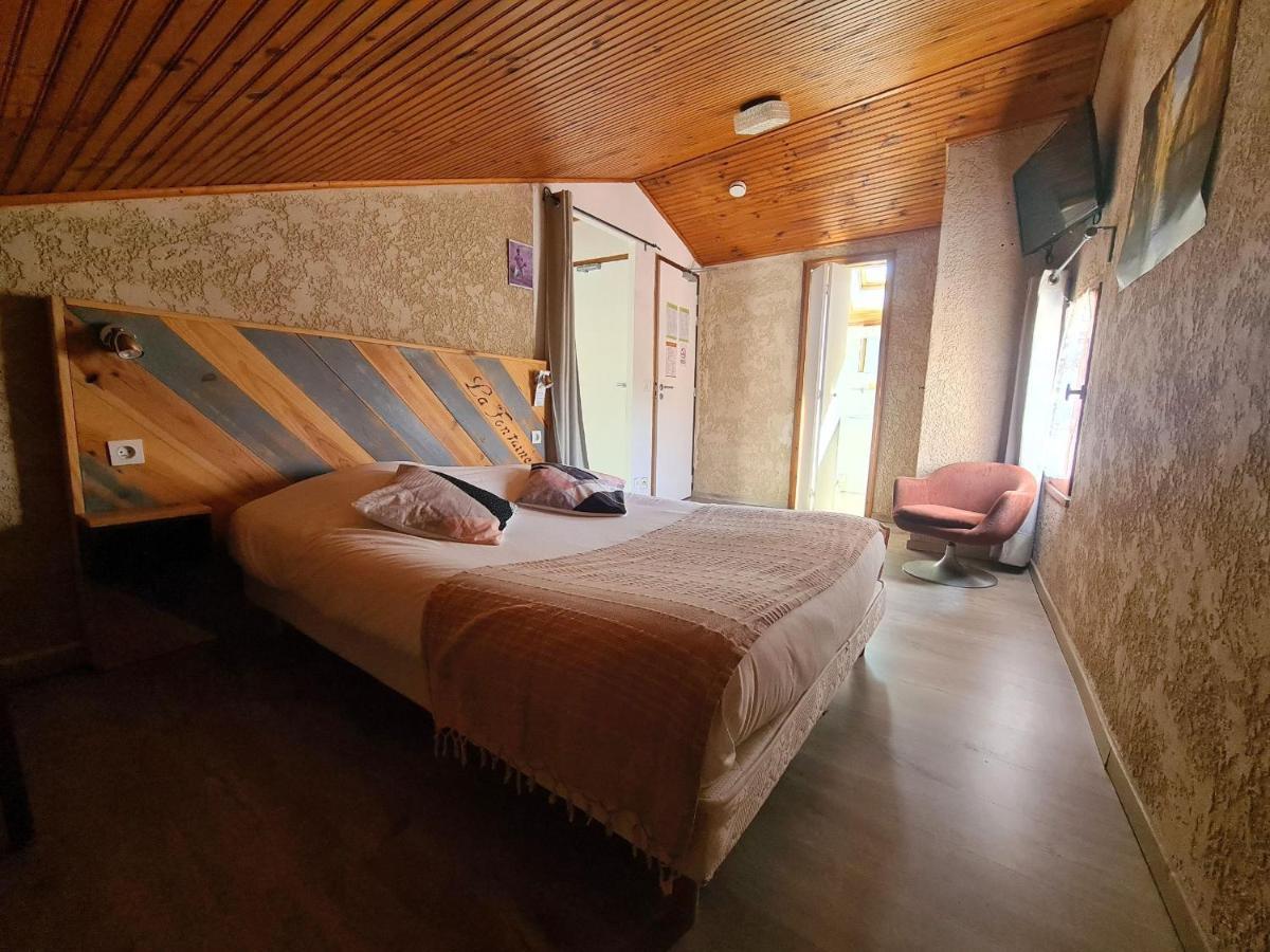 Hotel La Fontaine Saint-Martin-de-Brômes Esterno foto